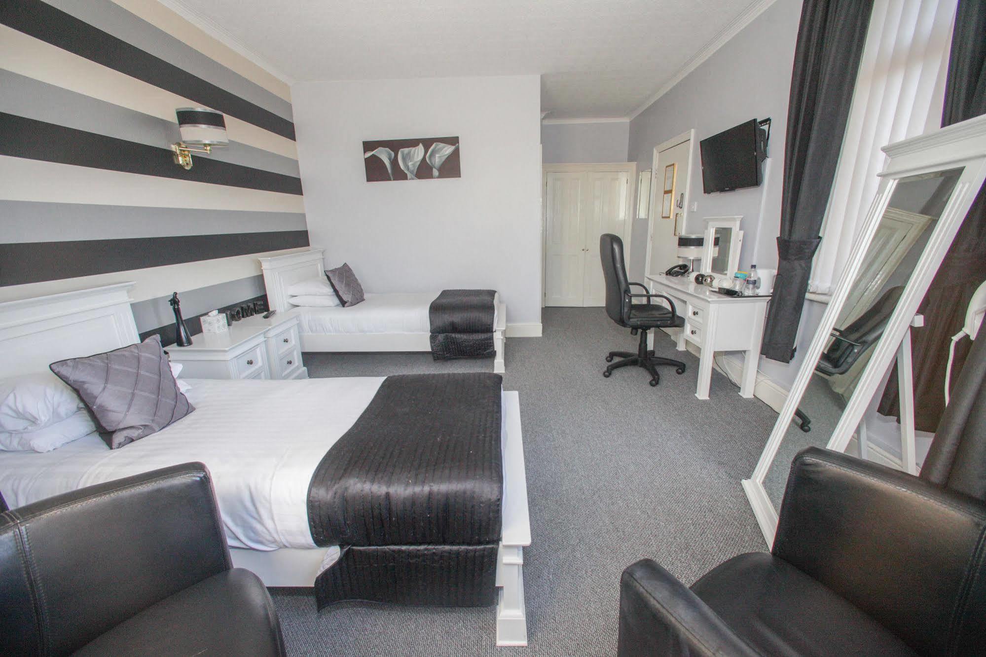 Tower House Executive Guest House Pontefract Exterior foto