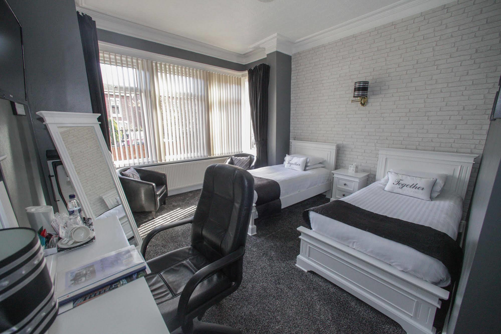 Tower House Executive Guest House Pontefract Exterior foto