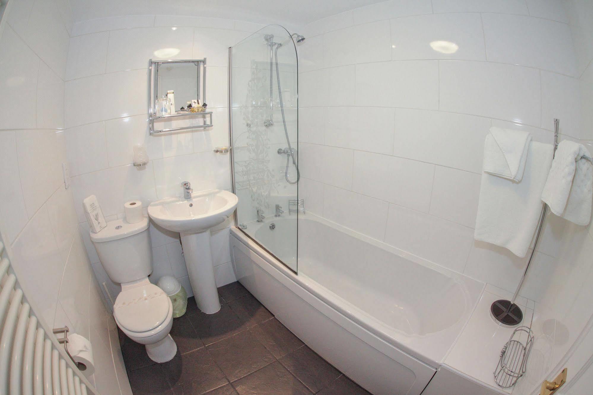 Tower House Executive Guest House Pontefract Exterior foto