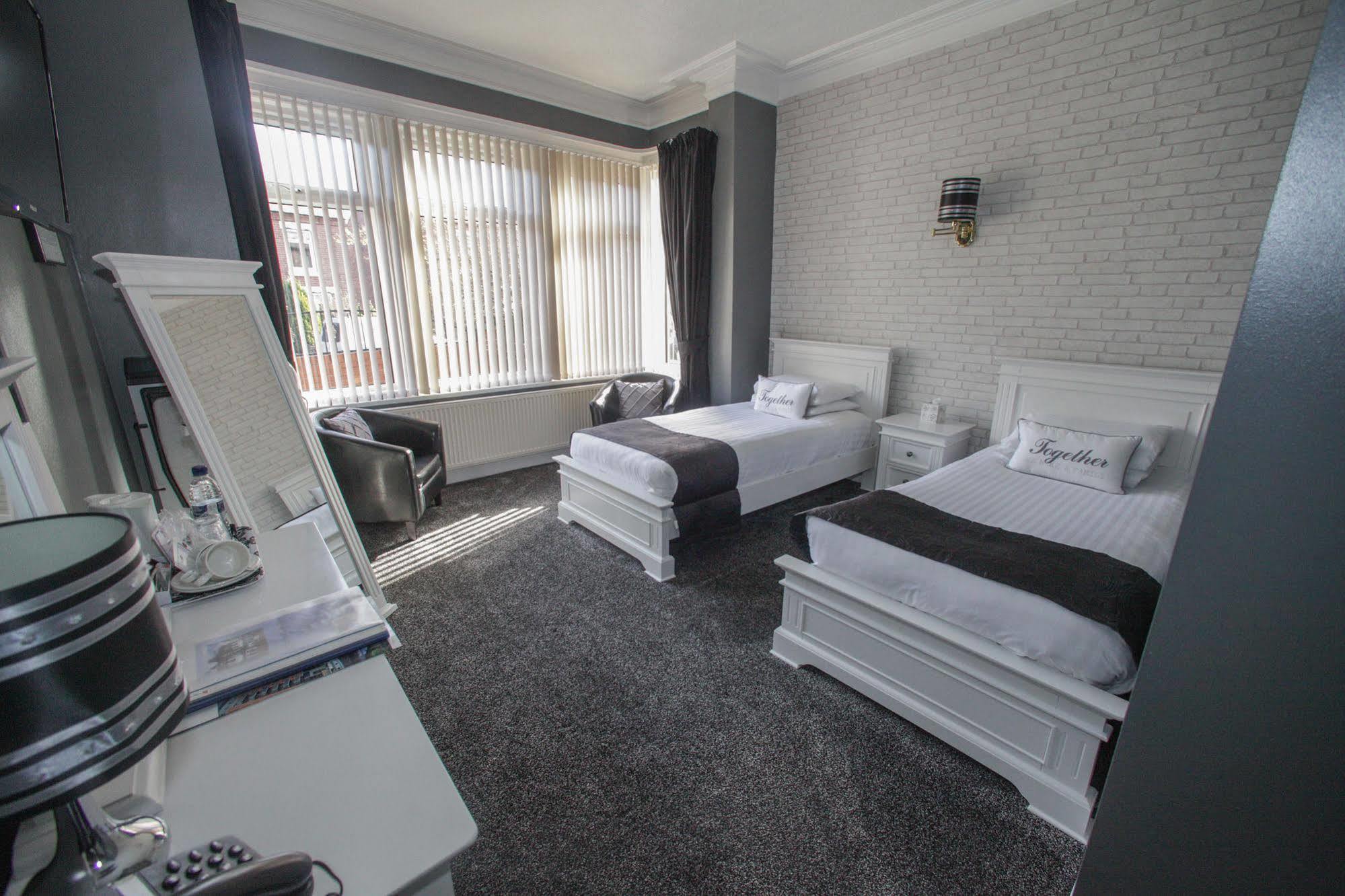 Tower House Executive Guest House Pontefract Exterior foto